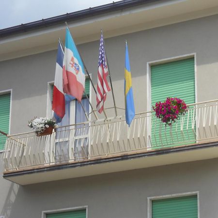 Albergo Belvedere Боргето ди Вара Екстериор снимка