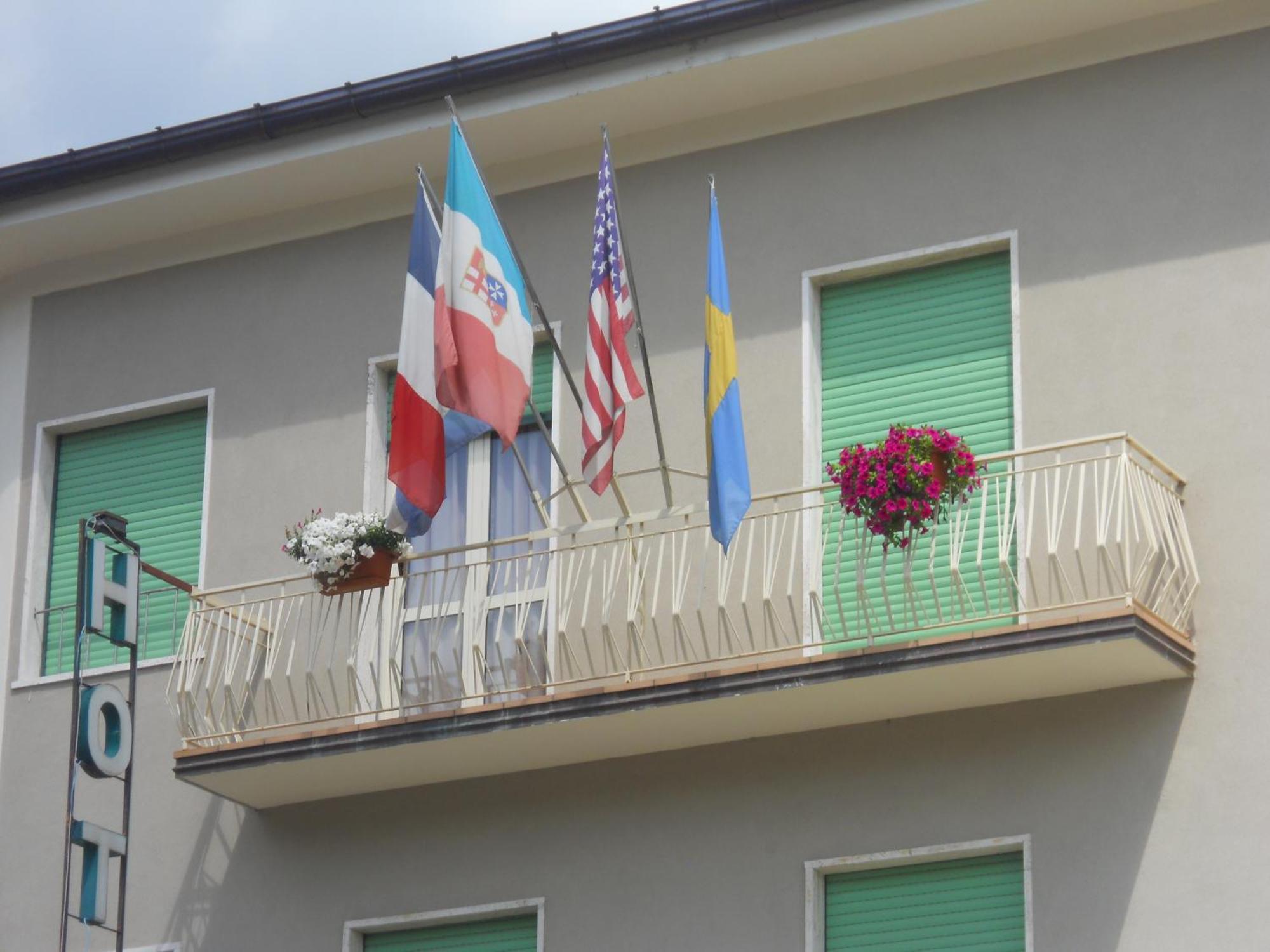 Albergo Belvedere Боргето ди Вара Екстериор снимка