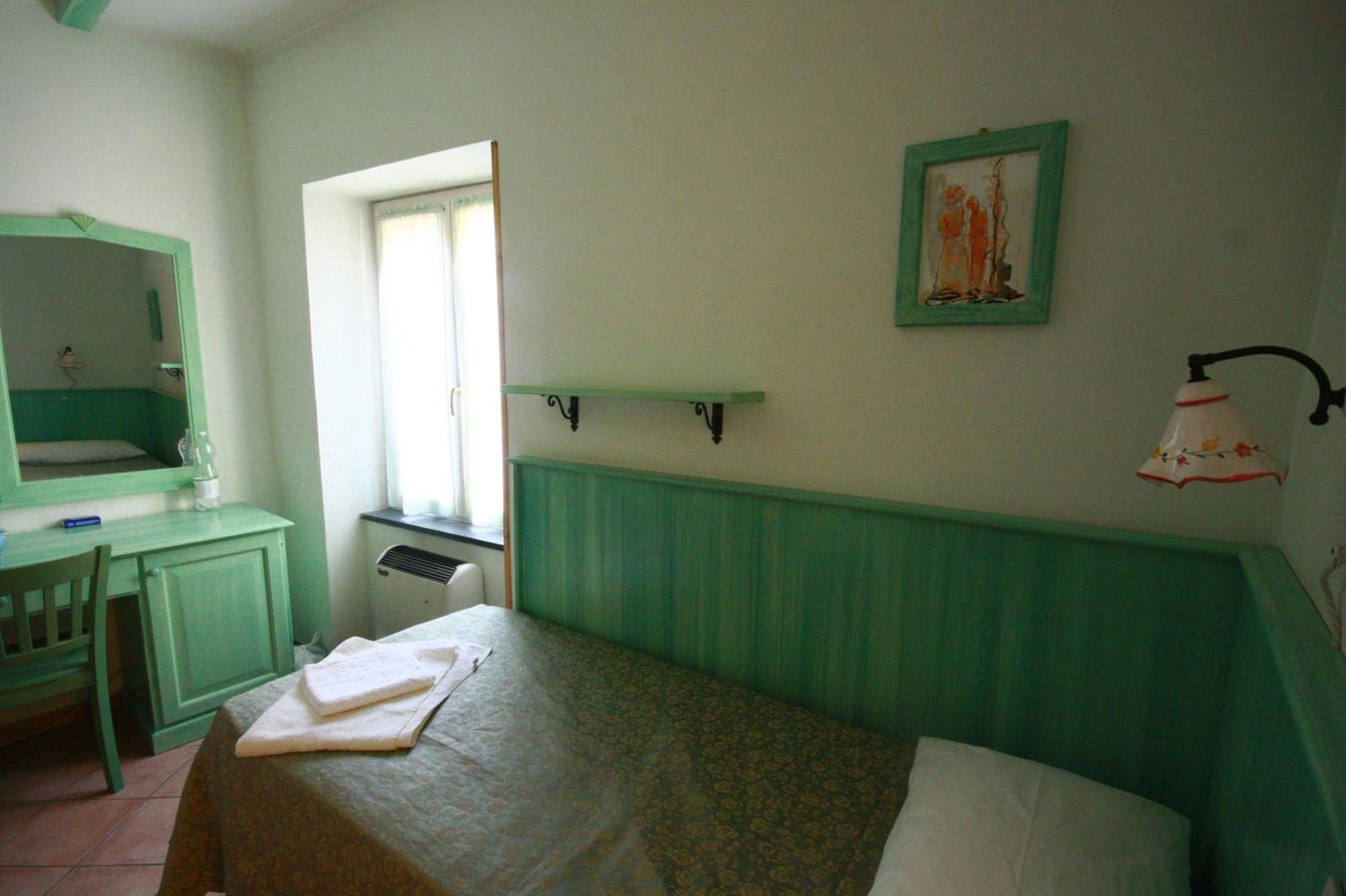 Albergo Belvedere Боргето ди Вара Екстериор снимка