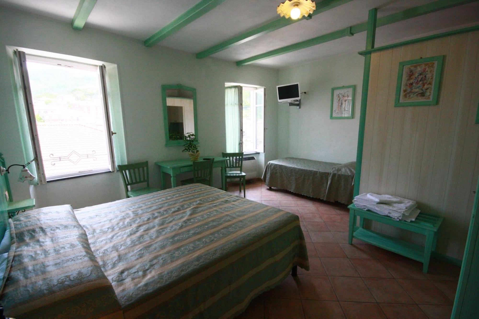 Albergo Belvedere Боргето ди Вара Екстериор снимка