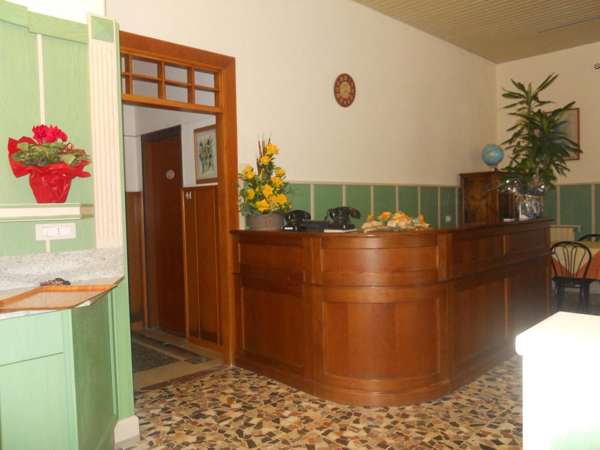 Albergo Belvedere Боргето ди Вара Екстериор снимка