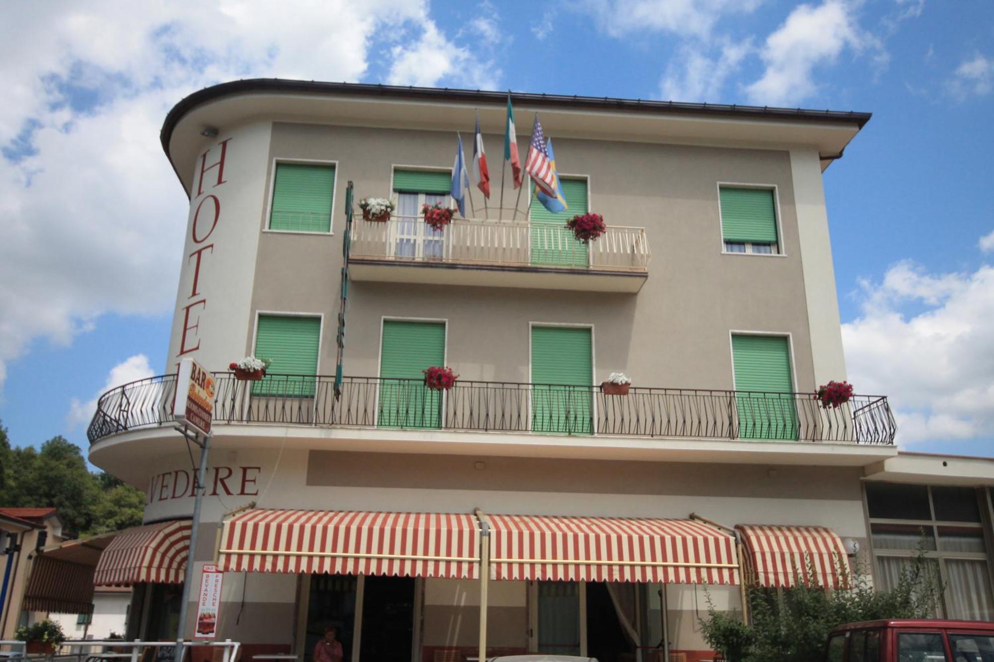Albergo Belvedere Боргето ди Вара Екстериор снимка